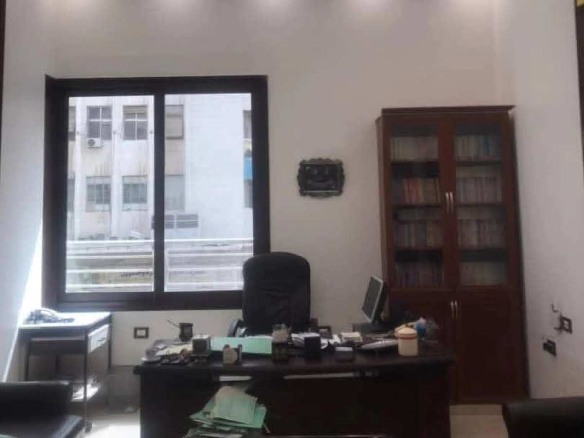 مكتب 4 غرف 170م² طابق 1 مع فرش للإيجار