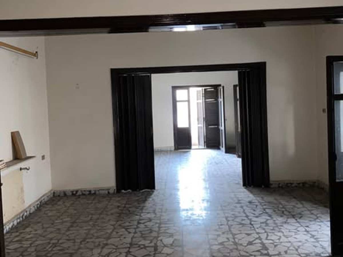 شقة 6 غرف 240م² طابق 2 للإيجار