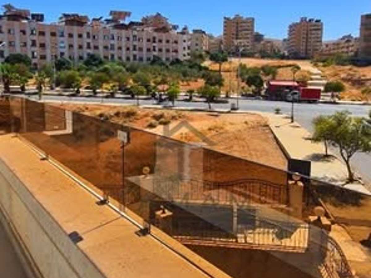 شقة 3 غرف 3 صالات 160م² طابق 1 للبيع
