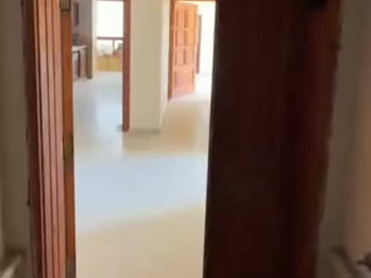 شقة 6 غرف طابق 1 للإيجار