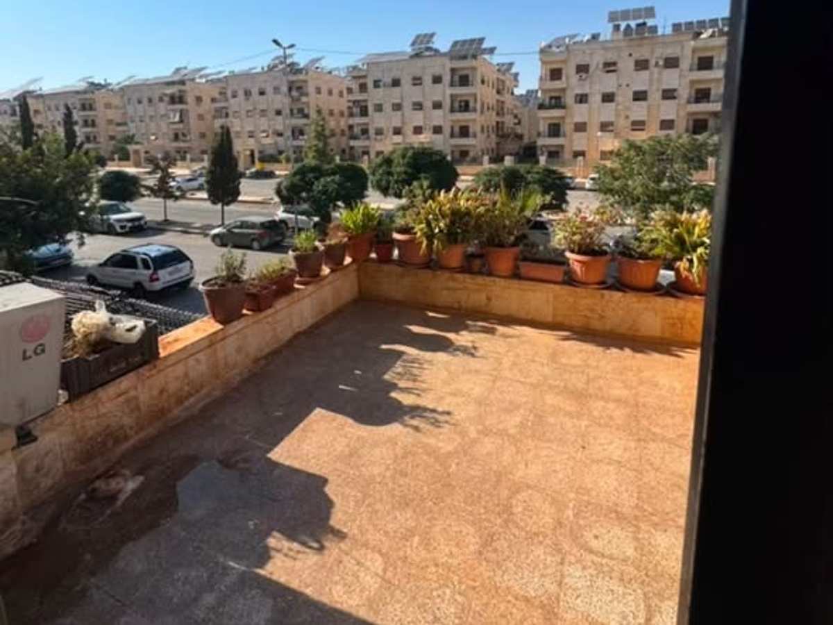 شقة 6 غرف طابق 1 للإيجار