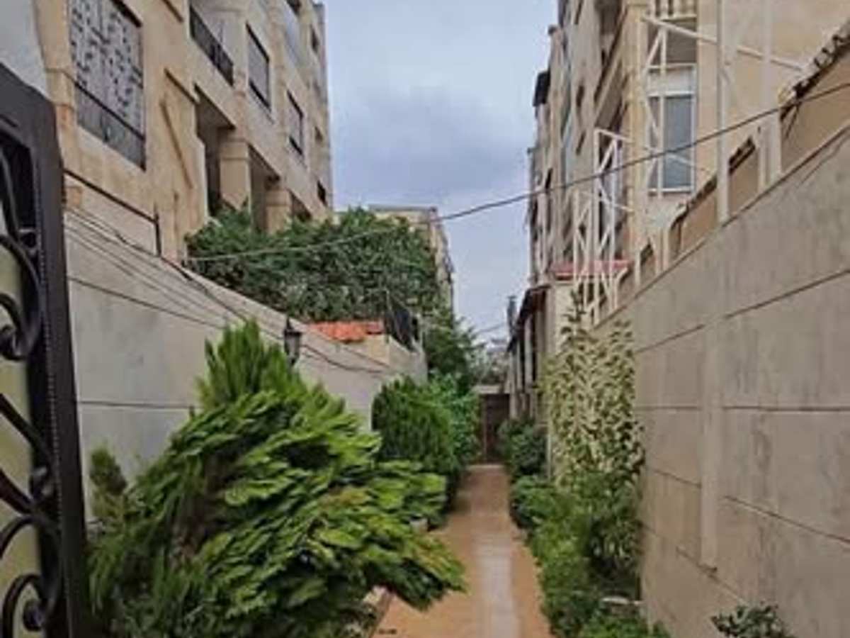 شقة 6 غرف 240م² طابق 2 للإيجار