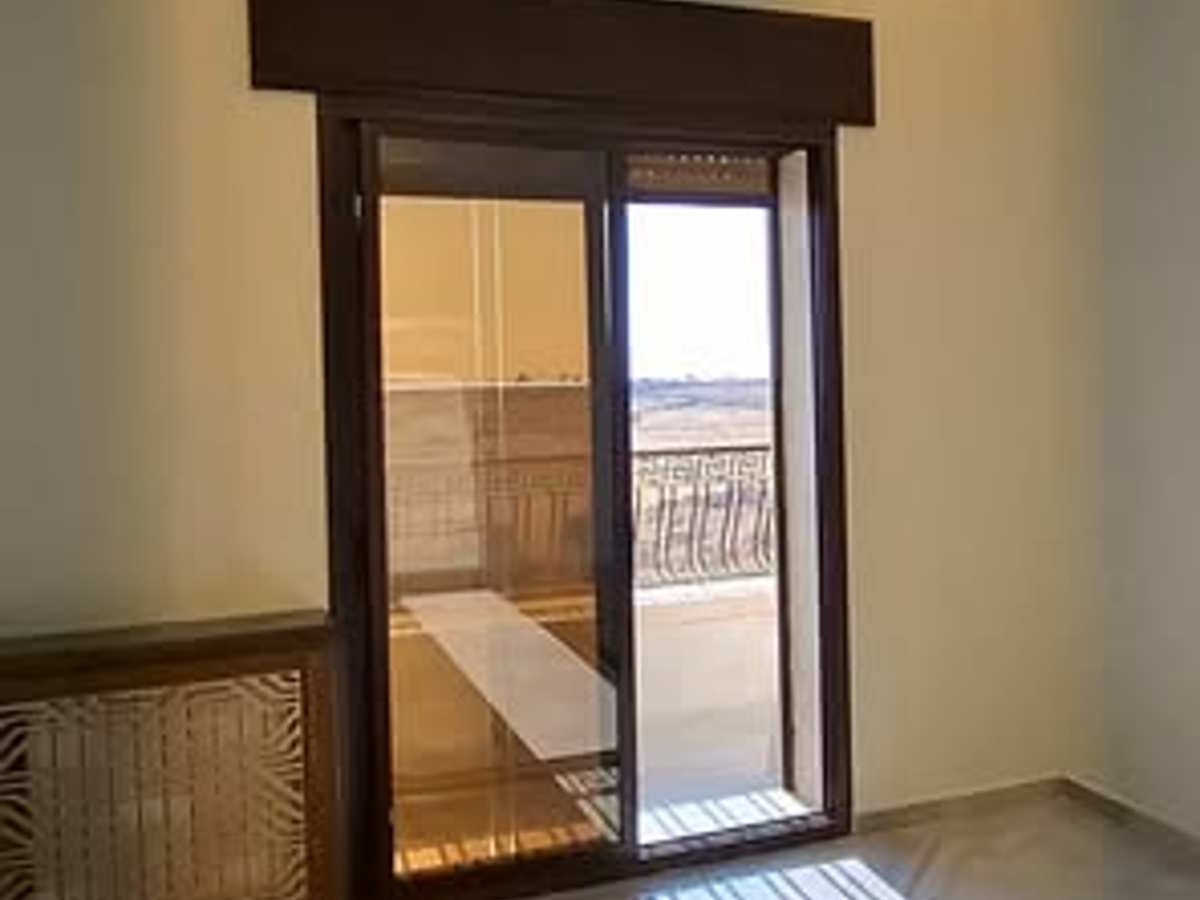 شقة 5 غرف طابق 2 للبيع