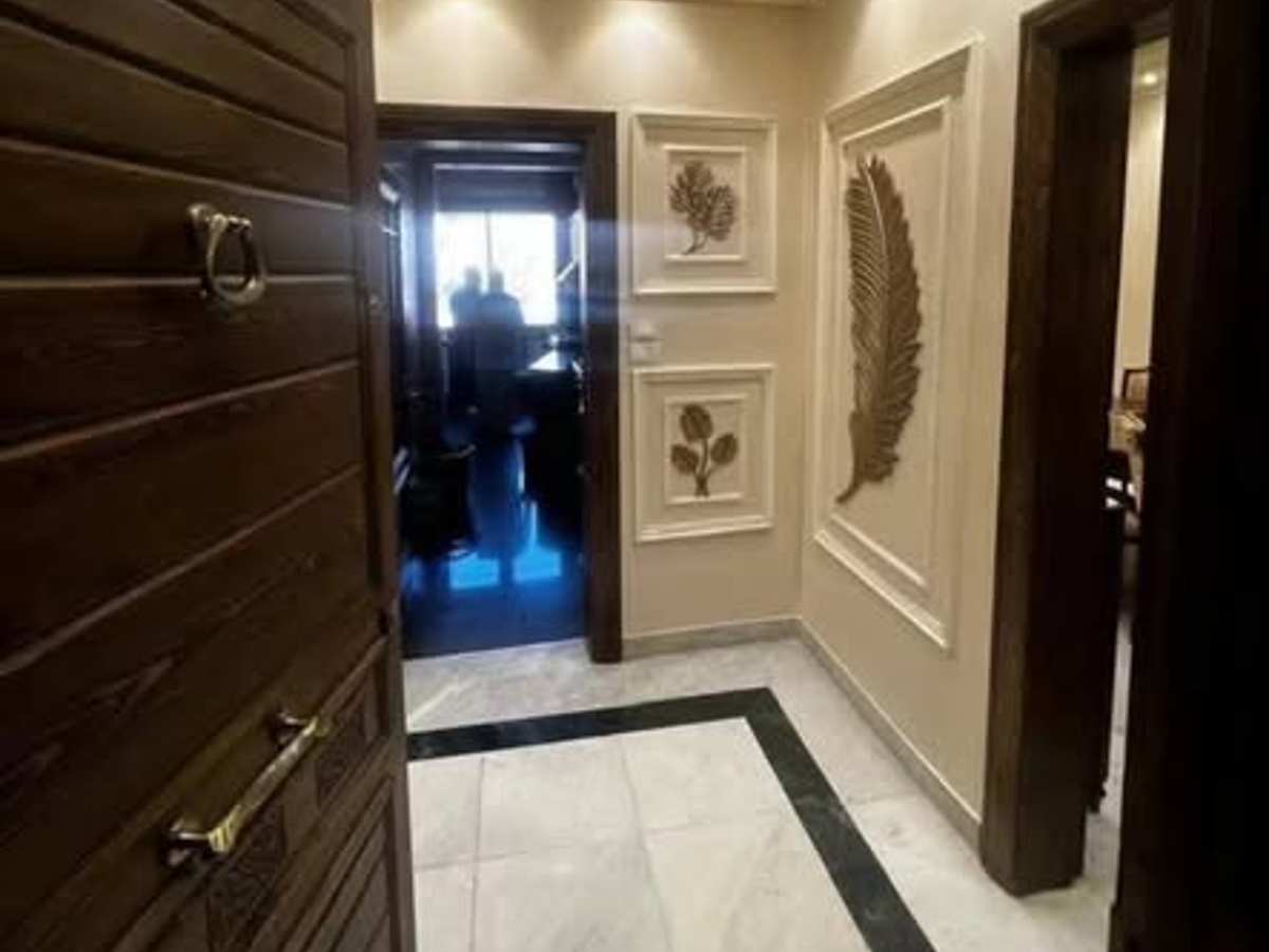 شقة 6 غرف طابق 2 للبيع