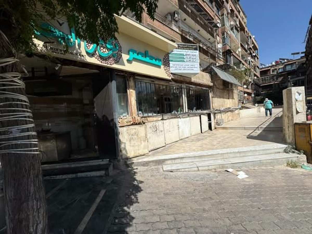 غرفة مع فرش للإيجار